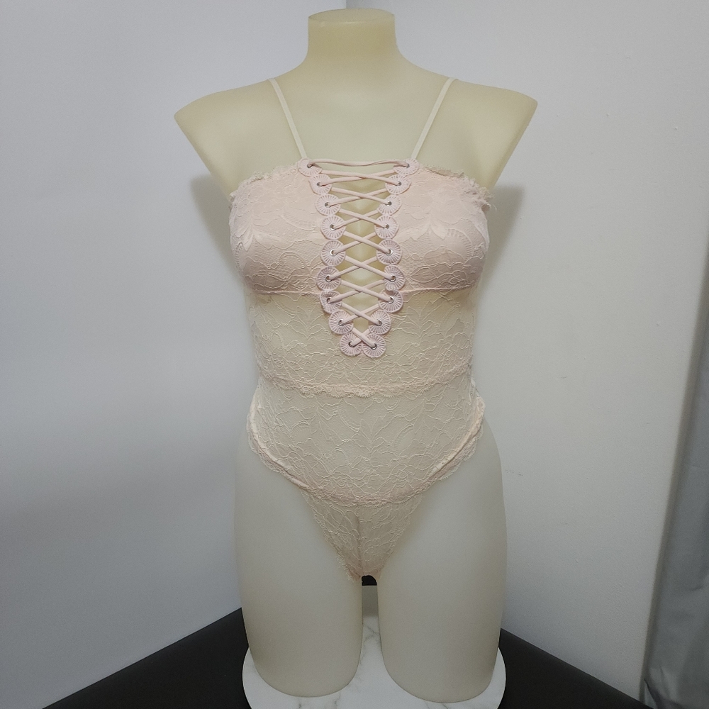 NWOT Aus L Guess Pink Cream Lace Lace Up Bodysuit - Picture 3 of 13